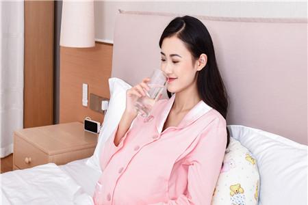 孕妇宫腔积液应该卧床还是走动