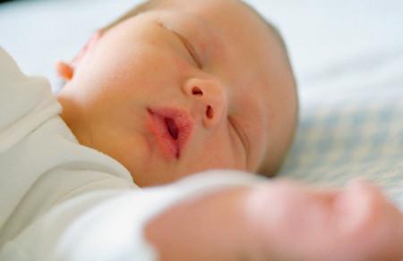宝宝嗓子里总是呼噜呼噜的是什么原因