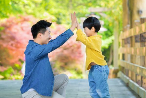 以父亲节为话题的作文 写篇文章致我亲爱的父亲