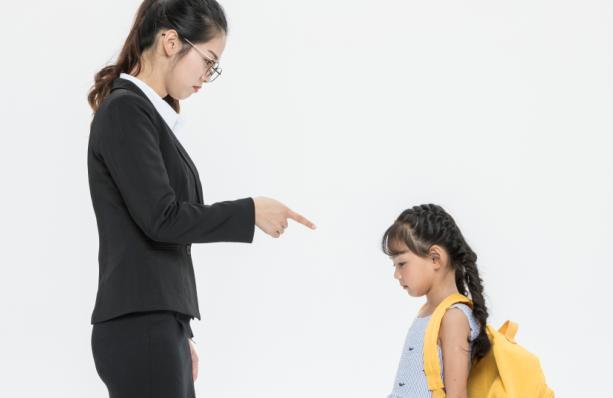 父母习惯吼孩子怎么办 父母怎么控制自己的情绪不吼孩子