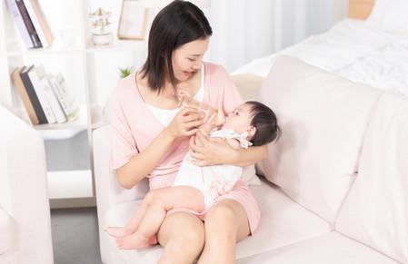 新生兒奶粉喂養量標準表