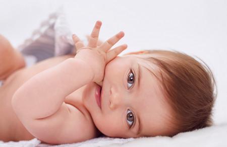 婴儿喜欢吃手指头是什么原因