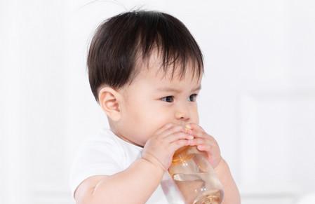 孩子发烧喝什么水比较好