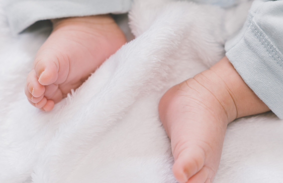 产后乳房湿疹对宝宝有影响吗 乳房湿疹能喂奶吗