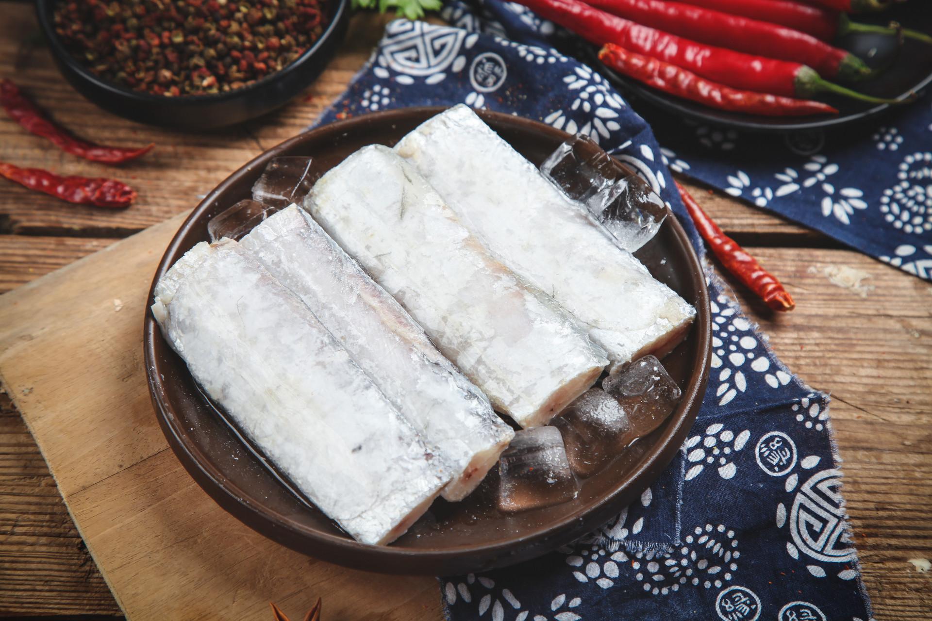 带鱼外面的白膜需要刮掉吗