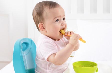 怎么引导宝宝自己吃饭