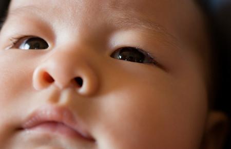 嬰兒的鼻梁可以捏高嗎