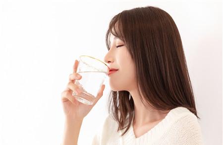 产妇喉咙干痒咳嗽是什么原因 调整饮食可改善喉咙不适