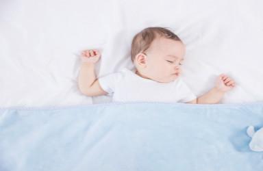 宝宝为什么都喜欢“投降式”睡姿？