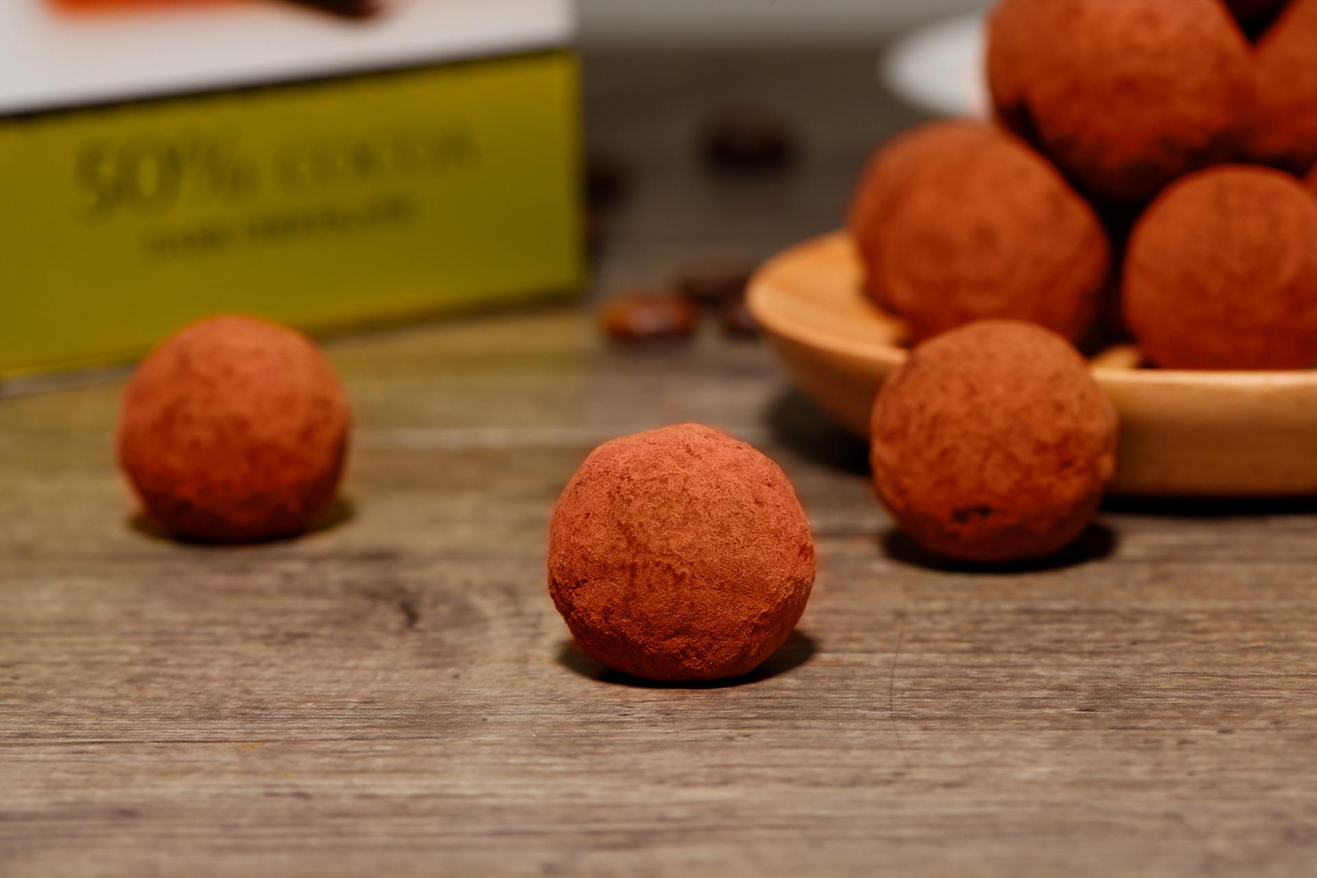 巧克力吃着有点酸是怎么回事