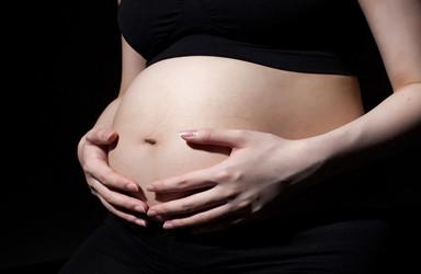 女人怀孕后显怀的时间早是好事吗