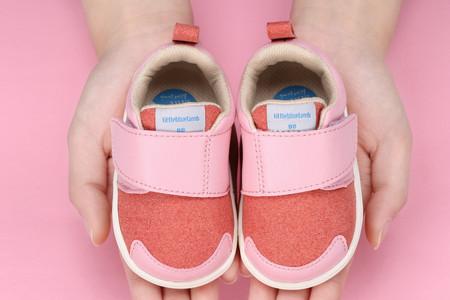 婴儿学走路穿软底鞋还是硬底鞋