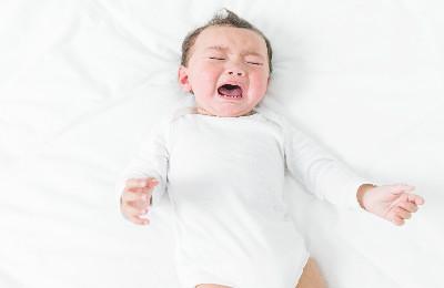 宝宝便血、夜哭，是什么原因？