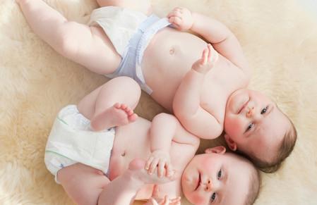 双胞胎宝宝如何混合喂养