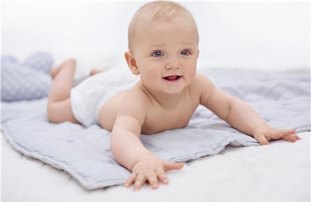宝宝什么时候更换纸尿裤 有时间限制吗