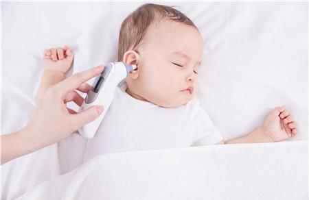 新生儿耳朵体温多少正常 新生儿正常耳温是多少