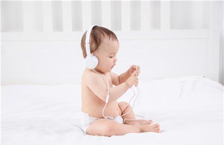 宝宝总听睡眠曲好吗