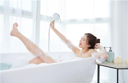 洗热水澡对感冒有好处吗
