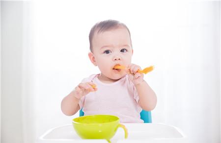 宝宝为什么喜欢含着饭不吃