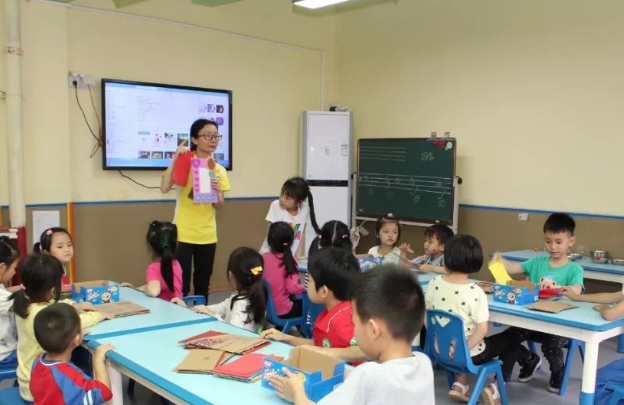 幼儿园音乐小兔子玩滑梯教案