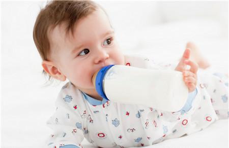 新生寶寶不吃母乳是怎么回事