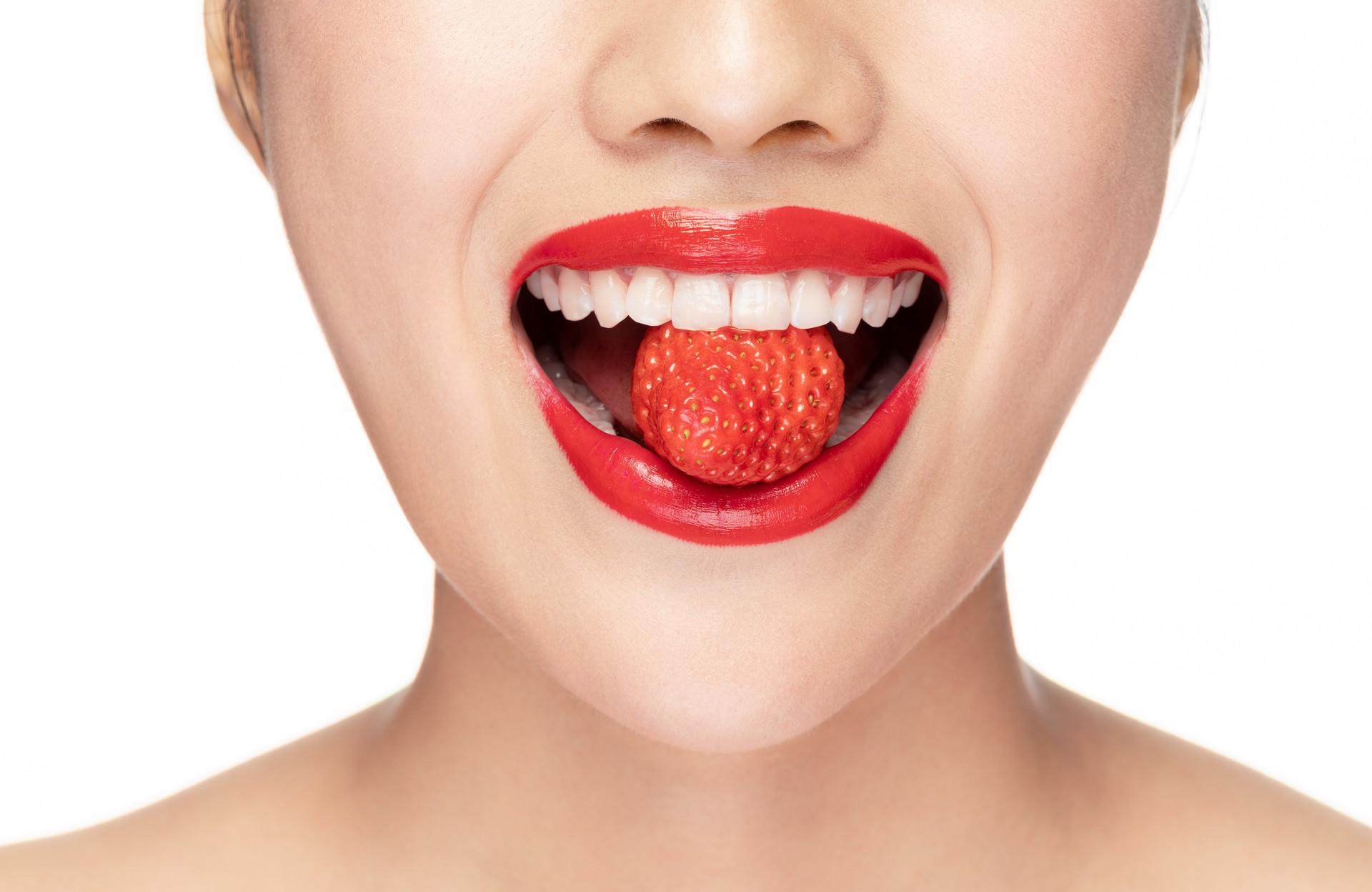 嘴唇干裂脱皮是什么原因造成的 9种错误行为引发嘴唇问题