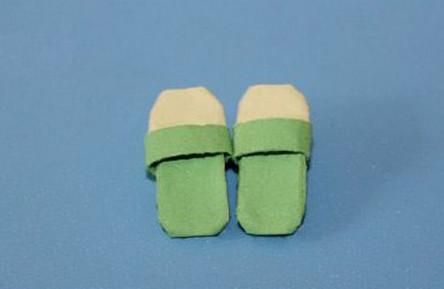 手工折纸拖鞋制作方法
