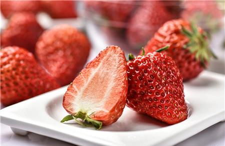 消化不良能不能吃草莓