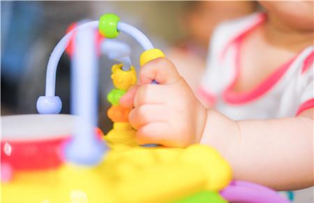 宝宝玩具多少合适 3岁以内的宝宝选择哪些玩具