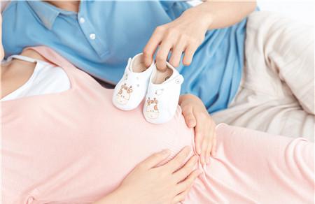 孕妇摸肚子对胎儿好吗