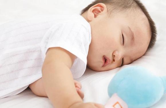 宝宝睡得越多长得越快吗？睡太多未必是好事，两个方面受影响