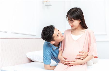 怎么做胎教抚触 孕妈须知孕期抚摸胎教的四种方法