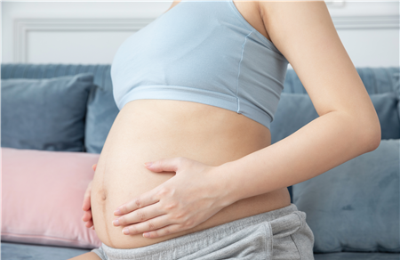 孕妇怀孕四个月如何进行抚摸胎教