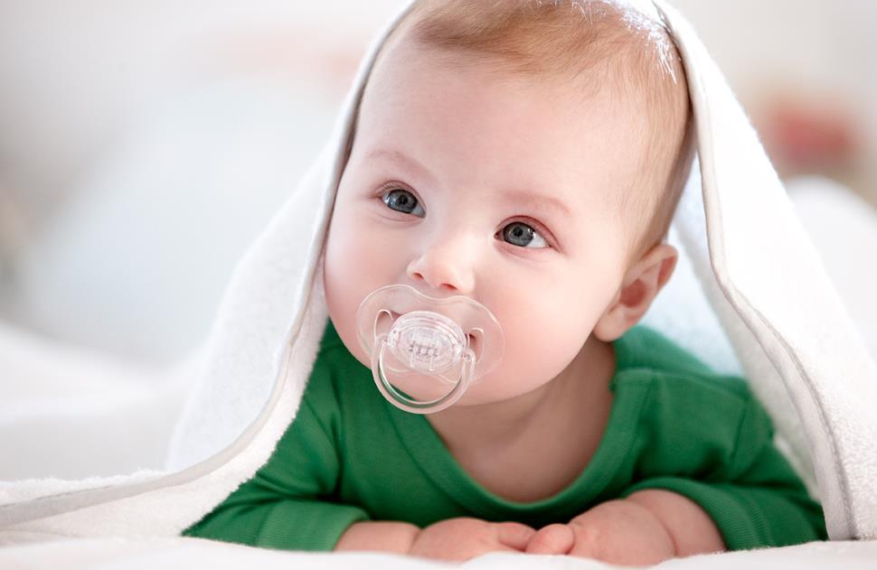 7个月婴儿开发哪些能力？宝宝好奇心很难得，父母应多鼓励