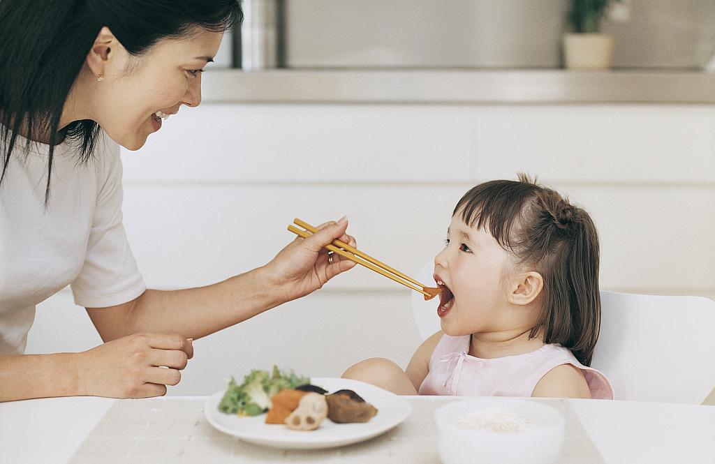 2岁左右宝宝的三餐，该如何搭配才能给宝宝最科学的营养？