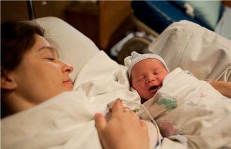 新生儿一次睡5个小时正常吗 新生儿睡眠时间多少正常