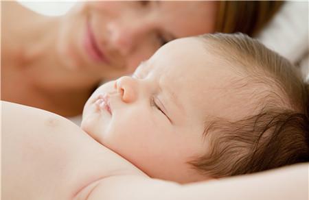 早产儿什么时候断奶最好 早产儿断奶时间和足月儿一样吗