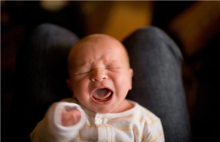 婴儿满月打预防针能推迟吗 婴儿疫苗接种可以推迟吗