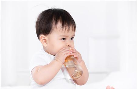 怎么给婴儿添加辅食 婴儿几个月开始添加辅食