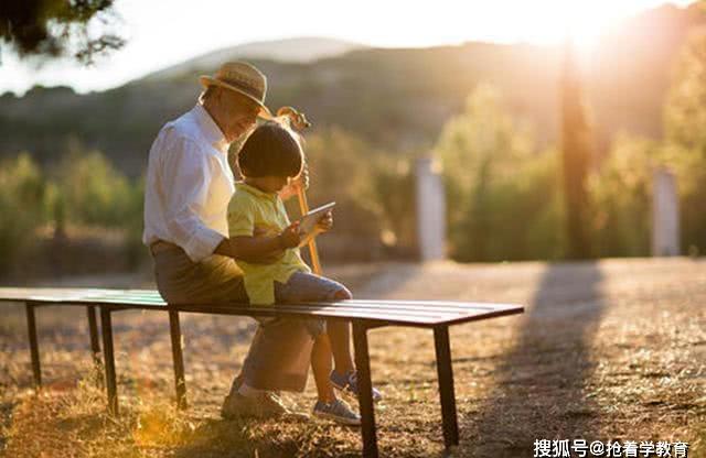 父母长期不在孩子身边，如何与孩子感情升温，不要错失良机