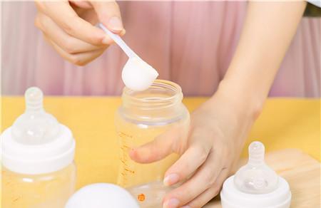 奶粉泡浓了对宝宝有什么影响 奶粉冲泡过浓有哪些危害