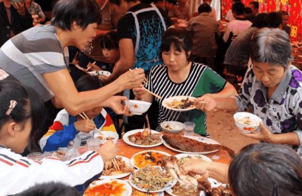 宝宝吃“大人饭”是2岁还是3岁？想跟大人吃同样饭菜，要看这3点