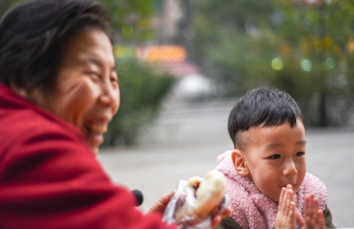 孩子长大都不爱去姥姥家，和奶奶倒是越走越亲，原因妈妈要知道