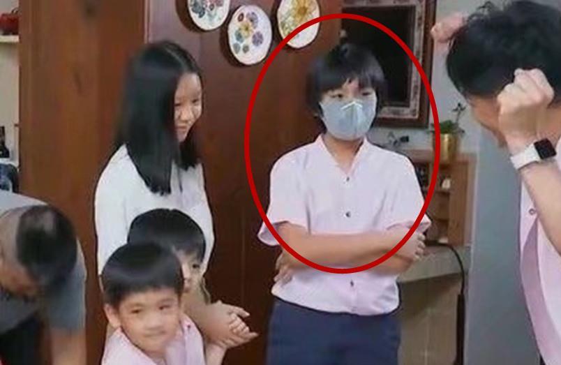 林志颖大儿子近照曝光，发型不变却惊现大小眼，个子飞窜变小胖墩