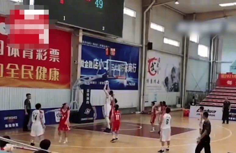 吃什么长大的？山东14岁女孩身高226cm，直追姚明：出自篮球世家