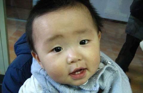 老人常说“鼻梁青，磨娘精”，这样的孩子不好带？看看科学解释