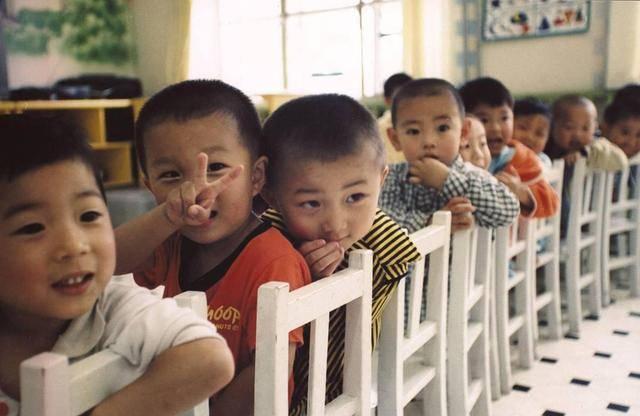 东方快评丨“鼓励2至3岁幼儿可入园”一举多赢