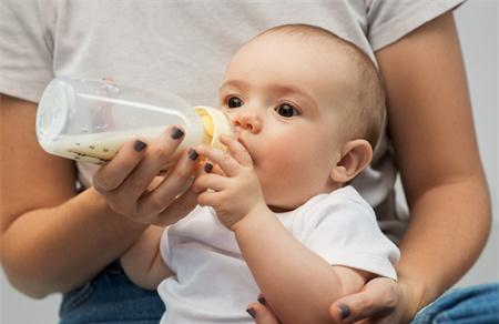 宝宝怎么加固体食物