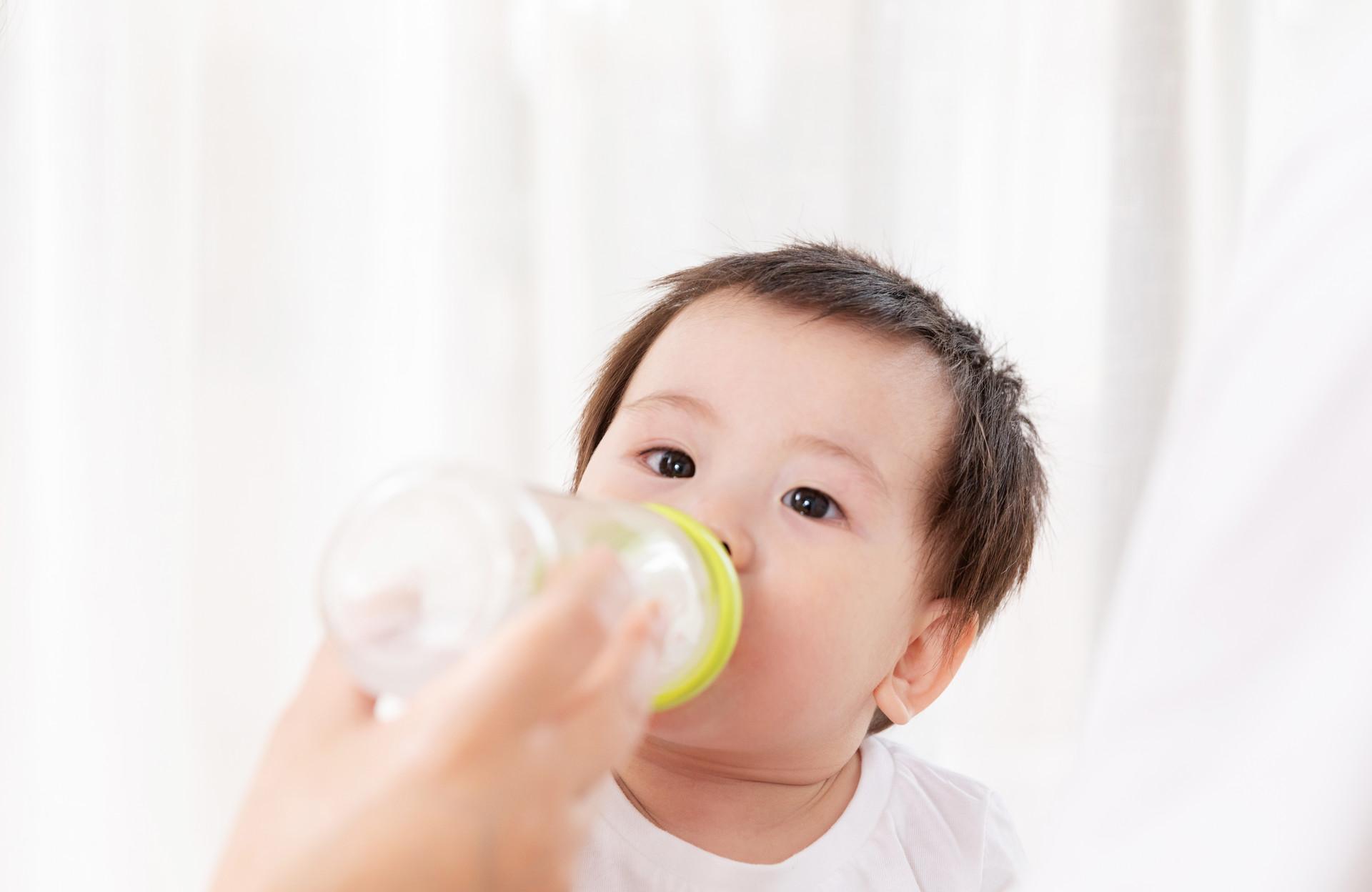 宝宝用吸管杯喝水对牙齿有影响吗
