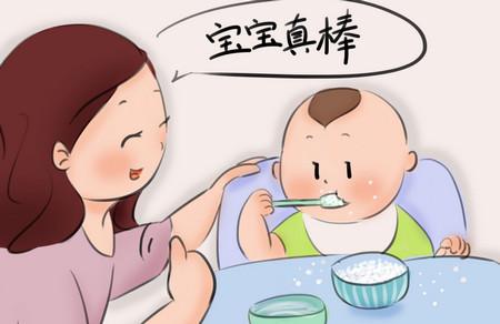 宝宝自己吃饭的故事